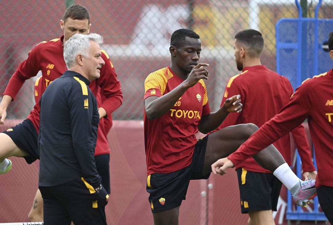 Roma, allenamento in vista del Bayer: ci sono Dybala e Wijnaldum – FOTO GALLERY - immagine 9