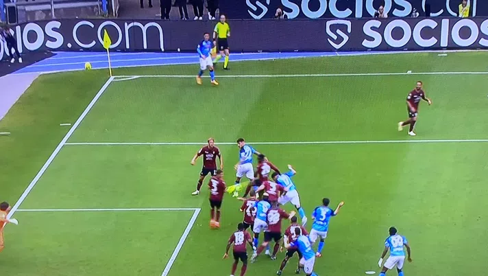 VIDEO Napoli-Salernitana 1-0, mani al cielo e corsa sotto la curva: la sblocca Olivera - immagine 1