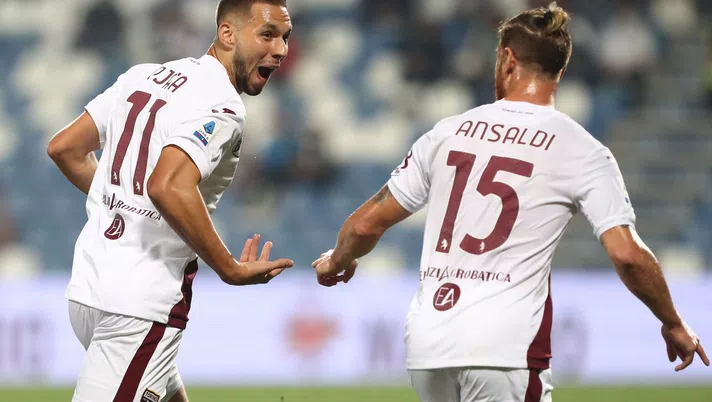 REGGIO NELL'EMILIA, ITALY - SEPTEMBER 17: Marko Pjaca (L) of Torino FC celebrates with his team-mate Cristian Ansaldi after scoring the first goal for his team during the Serie A match between US Sassuolo and Torino FC at Mapei Stadium - Citta' del Tricolore on September 17, 2021 in Reggio nell'Emilia, Italy. (Photo by Marco Luzzani/Getty Images)