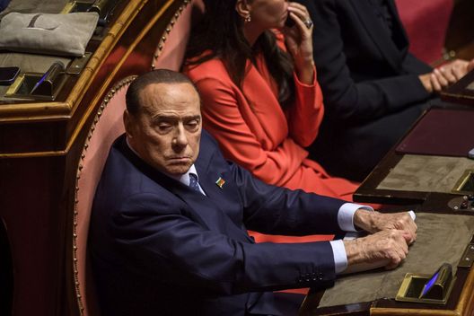 Berlusconi ricoverato al San Raffaele: striscione dagli ultrà del Monza per lui- immagine 2