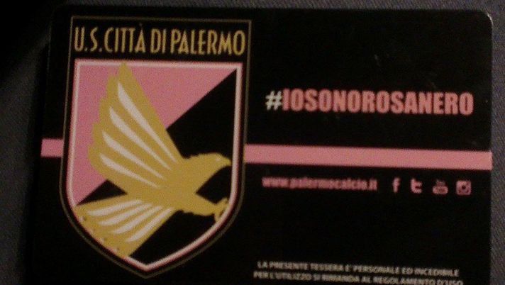 Palermo: tifosi ricevono tessera del tifoso dopo 9 mesi 