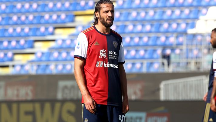 CAGLIARI, ITALY - APRIL 03: Leonardo Pavoletti of Cagliari look on  during the Serie A match between Cagliari Calcio and Hellas Verona FC at Sardegna Arena on April 03, 2021 in Cagliari, Italy. (Photo by Enrico Locci/Getty Images) 