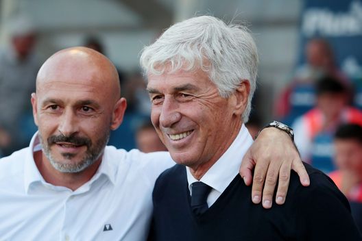 BERGAMO, ITALY - OCTOBER 02: Gian Piero Gasperini, Head Coach of Atalanta and Vincenzo Italiano, Head Coach of Fiorentina pose for a photo during the Serie A match between Atalanta BC and ACF Fiorentina at Gewiss Stadium on October 02, 2022 in Bergamo, Italy. (Photo by Emilio Andreoli/Getty Images) Italiano, i soliti problemi: il gioco lento, nessun gol e qualche alibi- immagine 2
