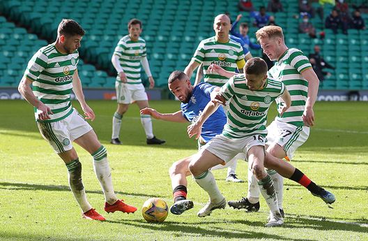 GLASGOW, SCOTLAND - MARCH 21: Rangers striker Kemar Roofe is crowded out by the Celtic defence during the Ladbrokes Scottish Premiership match between Celtic and Rangers at Celtic Park on March 21, 2021 in Glasgow, Scotland. Sporting stadiums around the UK remain under strict restrictions due to the Coronavirus Pandemic as Government social distancing laws prohibit fans inside venues resulting in games being played behind closed doors. (Photo by Ian MacNicol/Getty Images) GLASGOW, SCOTLAND - MARCH 21: Rangers striker Kemar Roofe is crowded out by the Celtic defence during the Ladbrokes Scottish Premiership match between Celtic and Rangers at Celtic Park on March 21, 2021 in Glasgow, Scotland. Sporting stadiums around the UK remain under strict restrictions due to the Coronavirus Pandemic as Government social distancing laws prohibit fans inside venues resulting in games being played behind closed doors. (Photo by Ian MacNicol/Getty Images)