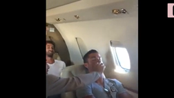 VIDEO, CR7 dorme in aereo: provano a mettergli il pane in bocca, la reazione di Ronaldo…