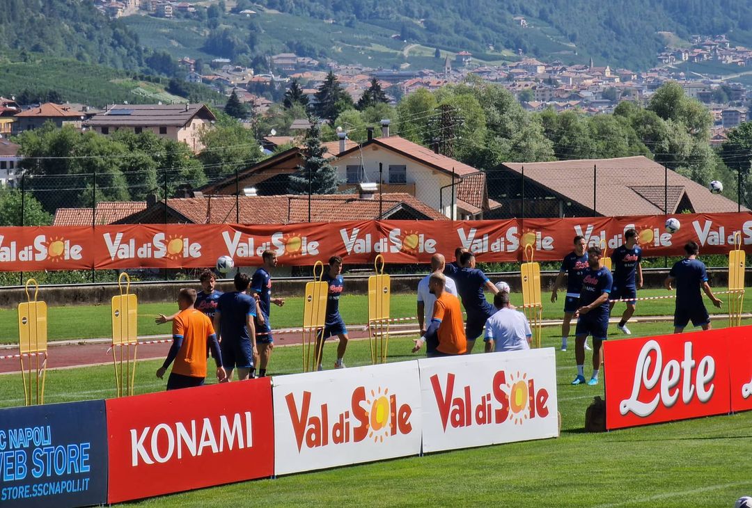 FOTO Iniziata la seduta d’allenamento: primi esercizi per gli azzurri - immagine 2