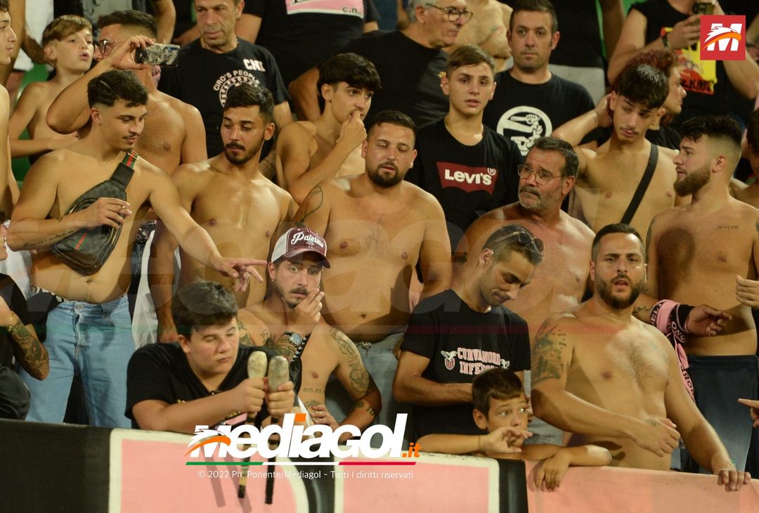 FOTOTIFO, Palermo-Genoa 1-0: i tifosi allo stadio “Renzo Barbera” (Gallery) - immagine 93