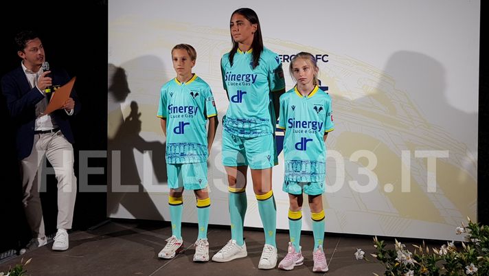 Verona, ecco la terza maglia azzurra Verona, ecco la terza maglia azzurra - immagine 1