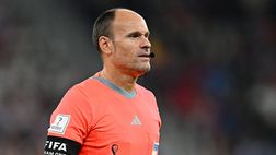 Lahoz, l’arbitro di Olanda-Argentina sospeso dalla Fifa dopo le polemiche