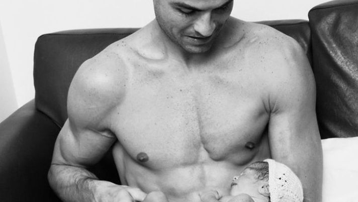 Instagram @cristiano Cristiano Ronaldo, l’amore dopo la tragedia: la foto con l’ultima arrivata - immagine 1