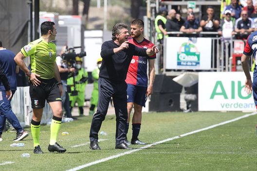 (Photo by Enrico Locci/Getty Images) Cagliari, fischiano le orecchie di Mazzarri: Semplici “Messo in dubbio il mio lavoro”- immagine 2