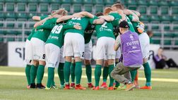 Autogol da calcio d’inizio: squadra in vantaggio senza toccare pallone!
