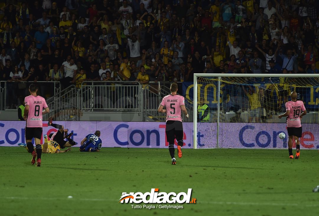  FROSINONE, ITALY - JUNE 16: Camillo Ciano of Frosinone scores his team's second goal during the serie B playoff match final between Frosinone Calcio v US Citta di Palermo at Stadio Benito Stirpe on June 16, 2018 in Frosinone, Italy.  (Photo by Tullio M. Puglia/Getty Images) 
