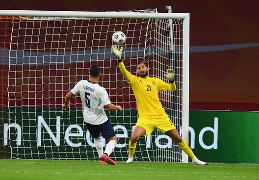 AMSTERDAM, NETHERLANDS - SEPTEMBER 07: Gianluigi Donnarumma of Italy in action during the UEFA Nations League group stage match between Netherlands and Italy at Johan Cruijff Arena on September 7, 2020 in Amsterdam, Netherlands. (Photo by Claudio Villa/Getty Images) Donnarumma: “Vittoria che entusiasma. Capita di sbagliare, ci sto lavorando sopra per non ripetere errori”- immagine 2