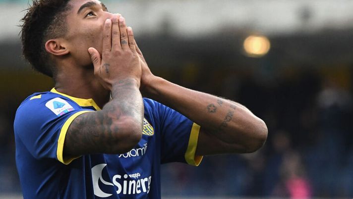 VERONA, ITALY - NOVEMBER 03: Eddie Salcedo of Hellas Verona celebrates after scoring the opening goal during the Serie A match between Hellas Verona and Brescia Calcio at Stadio Marcantonio Bentegodi on November 3, 2019 in Verona, Italy. (Photo by Alessandro Sabattini/Getty Images) Verona, i cambi di Juric senza Kumbulla e Veloso. E Salcedo resta in pole - immagine 1