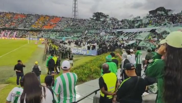 Il Clasico tra Atlético Nacional e América de Cali non può iniziare: incidenti e scontri, 89 feriti - immagine 1