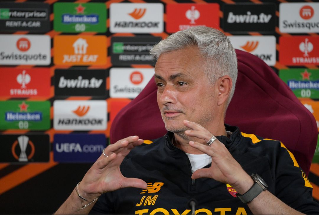 Roma, la conferenza stampa di Mourinho nel Media Day di Trigoria – FOTO GALLERY- immagine 1