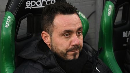 REGGIO NELL'EMILIA, ITALY - DECEMBER 20: Roberto De Zerbi head coach of US Sassuolo looks on during the Serie A match between US Sassuolo and AC Milan at Mapei Stadium - Città del Tricolore on December 20, 2020 in Reggio nell'Emilia, Italy. (Photo by Alessandro Sabattini/Getty Images)