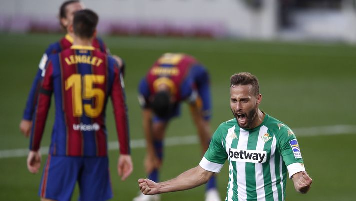 BARCELONA, SPAIN - NOVEMBER 07: Sergio Canales of Real Betis celebrates after his team's second goal, scored by Antonio Sanabria of Real Betis (not pictured) during the La Liga Santander match between FC Barcelona and Real Betis at Camp Nou on November 07, 2020 in Barcelona, Spain. Sporting stadiums in Spain remain under strict restrictions due to the Coronavirus Pandemic as Government social distancing laws prohibit fans inside venues resulting in games being played behind closed doors. (Photo by Eric Alonso/Getty Images) BARCELONA, SPAIN - NOVEMBER 07: Sergio Canales of Real Betis celebrates after his team's second goal, scored by Antonio Sanabria of Real Betis (not pictured) during the La Liga Santander match between FC Barcelona and Real Betis at Camp Nou on November 07, 2020 in Barcelona, Spain. Sporting stadiums in Spain remain under strict restrictions due to the Coronavirus Pandemic as Government social distancing laws prohibit fans inside venues resulting in games being played behind closed doors. (Photo by Eric Alonso/Getty Images)
