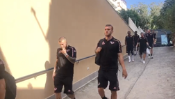 VIDEO Ritiro Palermo, via al terzo giorno di lavoro: l’arrivo dei rosa in piscina