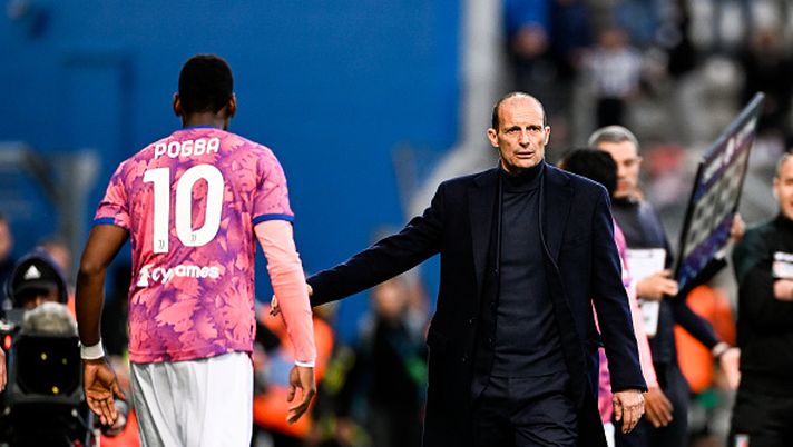 REGGIO NELL'EMILIA, ITALY - APRIL 16: Head coach of Juventus Massimiliano Allegri gives instructions to his players Paul Pogba during the Serie A match between US Sassuolo and Juventus at Mapei Stadium - Citta' del Tricolore on April 16, 2023 in Reggio nell'Emilia, Italy. (Photo by Daniele Badolato - Juventus FC/Juventus FC via Getty Images) IPSE DIXIT – Allegri: “Vincere per tornare secondi”, Sottil: “Pereyra sarà fondamentale a Roma”- immagine 2