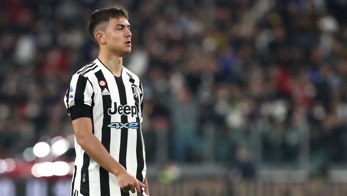 TURIN, ITALY - APRIL 03: Paulo Dybala of Juventus FC looks on during the Serie A match between Juventus and FC Internazionale at Allianz Stadium on April 03, 2022 in Turin, Italy. (Photo by Marco Luzzani/Getty Images)