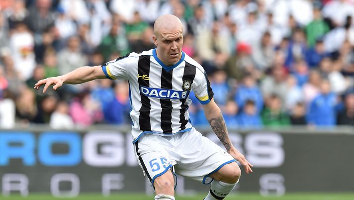 REGGIO NELL'EMILIA, ITALY - MARCH 20: Emil Hallfredsson of Udinese in action during the Serie A match between US Sassuolo Calcio and Udinese Calcio at Mapei Stadium - Città del Tricolore on March 20, 2016 in Reggio nell'Emilia, Italy. (Photo by Giuseppe Bellini/Getty Images) REGGIO NELL'EMILIA, ITALY - MARCH 20: Emil Hallfredsson of Udinese in action during the Serie A match between US Sassuolo Calcio and Udinese Calcio at Mapei Stadium - Città del Tricolore on March 20, 2016 in Reggio nell'Emilia, Italy. (Photo by Giuseppe Bellini/Getty Images)