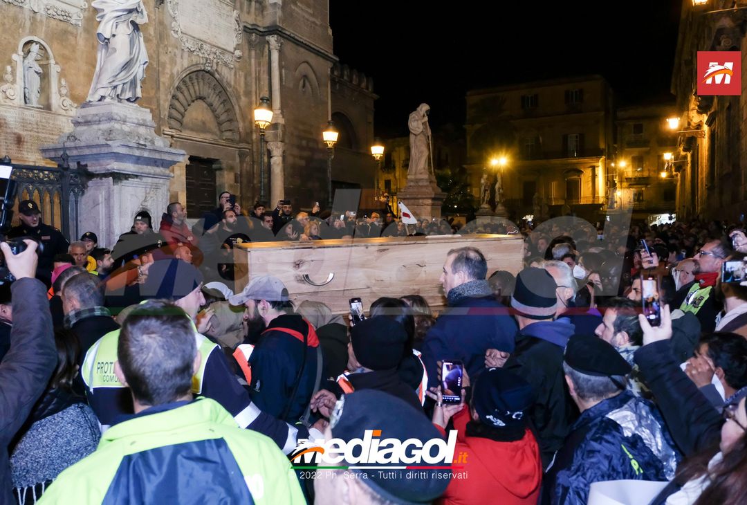 Foto Morte Biagio Conte: la Cattedrale di Palermo gremita di fedeli (GALLERY) - immagine 5
