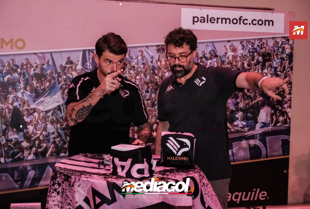 FOTO RITIRO PALERMO, Brunori e l’incontro con i tifosi al Barbera (Gallery) - immagine 59