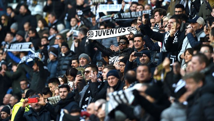 TURIN, ITALY - JANUARY 06: Fans of Juventus during the Serie A match between Juventus and Cagliari Calcio at Allianz Stadium on January 6, 2020 in Turin, Italy. (Photo by Chris Ricco/Getty Images) 