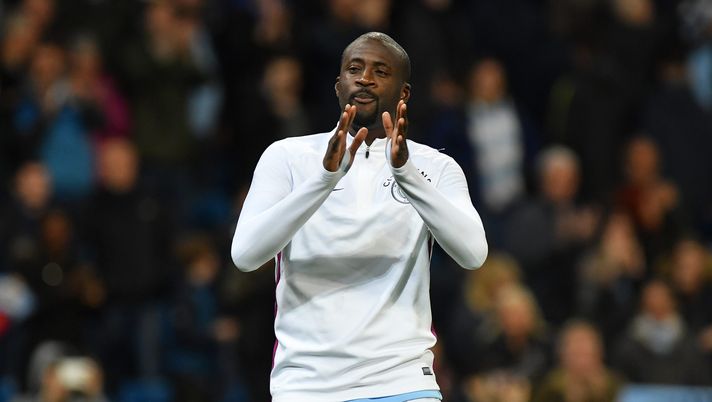 MANCHESTER, ENGLAND - MAY 09: Yaya Toure of Manchester City says farewell to the fans at the end of the Premier League match between Manchester City and Brighton and Hove Albion at Etihad Stadium on May 9, 2018 in Manchester, England. (Photo by Mike Hewitt/Getty Images) Yaya Touré continuerà la sua carriera da allenatore…nel Settore giovanile del Tottenham! - immagine 1