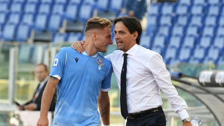 ROME, ITALY - SEPTEMBER 29: Ciro Immobile of SS Lazio celebrate a fouth goal with Simome Inzaghi during the Serie A match between SS Lazio and Genoa CFC at Stadio Olimpico on September 29, 2019 in Rome, Italy. (Photo by Marco Rosi/Getty Images) Lazio, migliora Immobile: la formazione provata, novità Bastos e Cataldi - immagine 1
