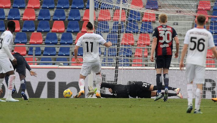 Zlatan Ibrahimovic (attaccante AC Milan) sbaglia un rigore in Bologna-Milan 1-2 (Serie A 2020-2021) | News (Getty Images) 