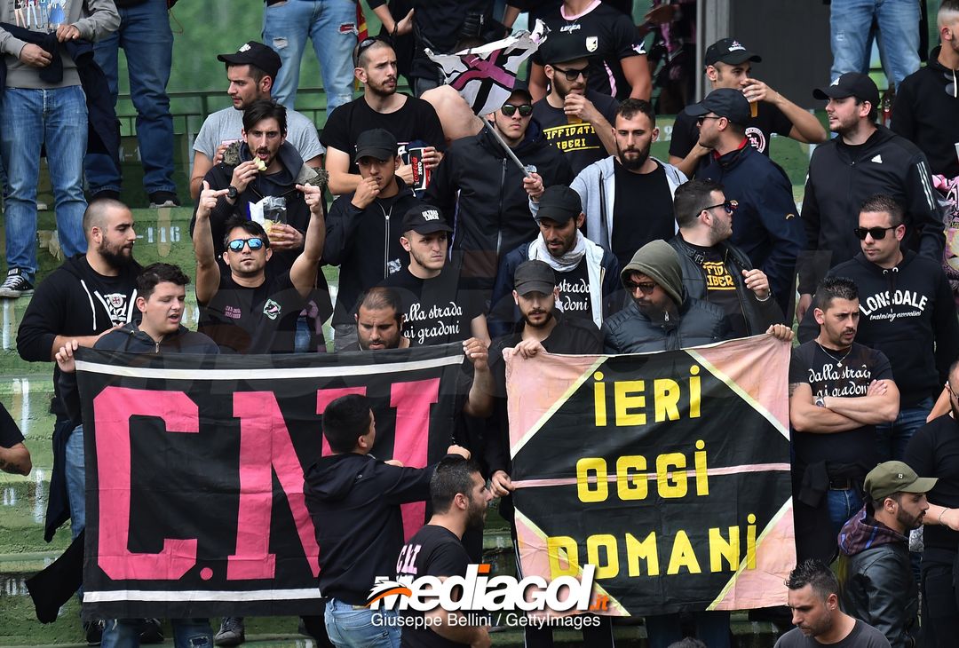  TERNI, ITALY - MAY 05:  Fans of US Città di Palermo during the serie B match between Ternana Calcio and US Citta di Palermo at Stadio Libero Liberati on May 5, 2018 in Terni, Italy.  (Photo by Giuseppe Bellini/Getty Images) 