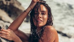Lucia Javorcekova lascia tutti senza parole: il topless della modella è da urlo