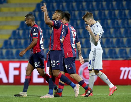  CROTONE, ITALY - MAY 13: Walter Junior Messias of Crotone celebrates the second goal during the Serie A match between FC Crotone and Hellas Verona FC at Stadio Comunale Ezio Scida on May 13, 2021 in Crotone, Italy. (Photo by Maurizio Lagana/Getty Images) 