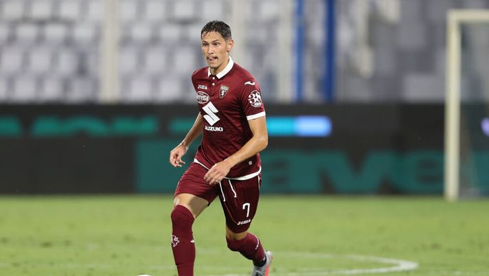 FERRARA, ITALY - JULY 26: Sasa Lukic of Torino FC in action during the Serie A match between SPAL and Torino FC at Stadio Paolo Mazza on July 26, 2020 in Ferrara, Italy. (Photo by Gabriele Maltinti/Getty Images) Torino, l’esito della visita per Lukic e altri due stop: le condizioni dei granata - immagine 1