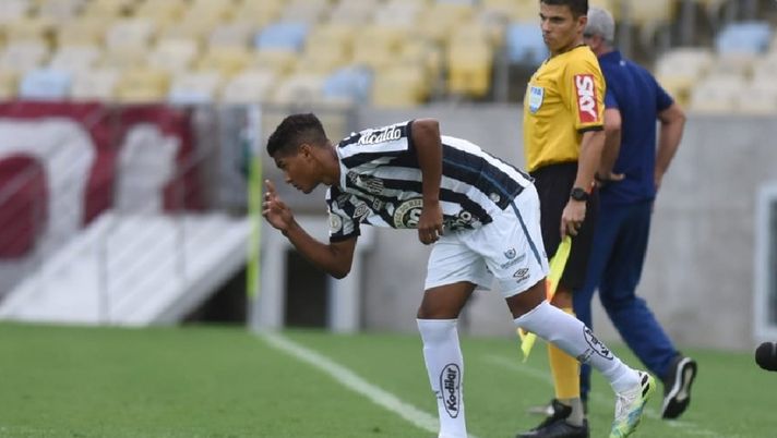 Il 15enne Angelo Gabriel (Santos) all'esordio al Maracanà contro il Fluminense 