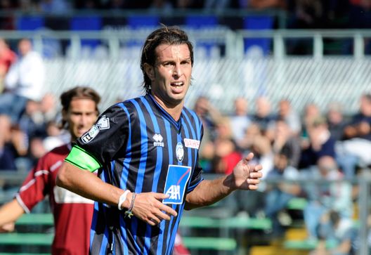 BERGAMO, ITALY - SEPTEMBER 25: Cristiano Doni of Atalanta BC during the Serie B match between Atalanta BC and Reggina Calcio at Stadio Atleti Azzurri d'Italia on September 25, 2010 in Bergamo, Italy. (Photo by Claudio Villa/Getty Images) BERGAMO, ITALY - SEPTEMBER 25: Cristiano Doni of Atalanta BC during the Serie B match between Atalanta BC and Reggina Calcio at Stadio Atleti Azzurri d'Italia on September 25, 2010 in Bergamo, Italy. (Photo by Claudio Villa/Getty Images)