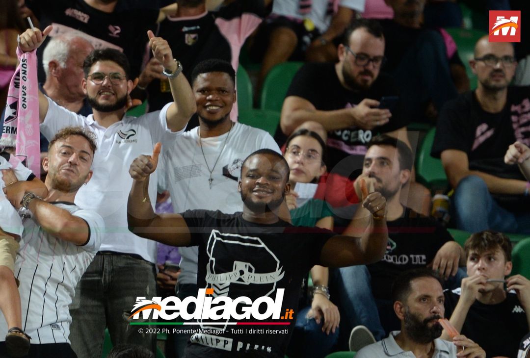 FOTOTIFO, Palermo-Genoa 1-0: i tifosi allo stadio “Renzo Barbera” (Gallery) - immagine 81