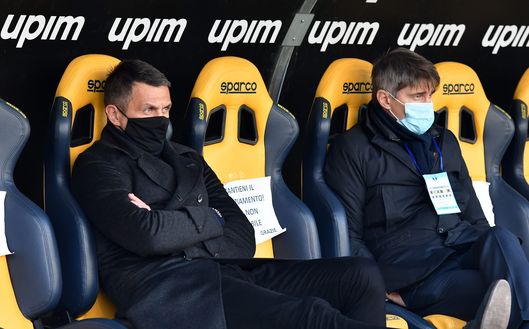 Paolo Maldini e Frederic Massara in panchina prima di una partita del Milan. Paolo Maldini e Frederic Massara in panchina prima di una partita del Milan.