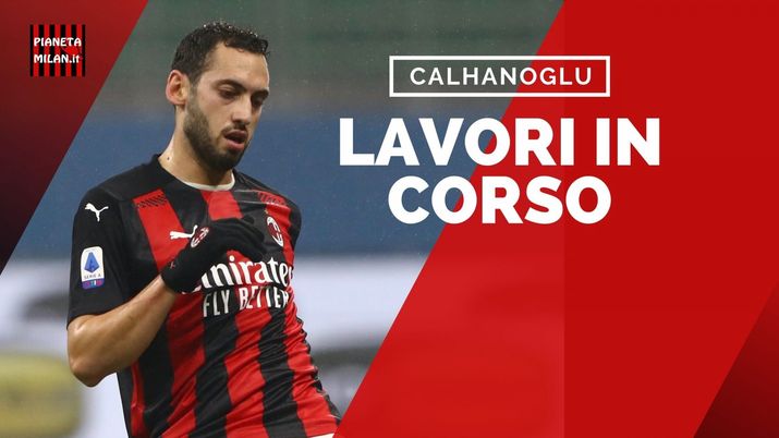 Hakan Calhanoglu (centrocampista AC Milan), in trattativa di calciomercato con il Milan per il rinnovo del suo contratto | AC Milan News (Getty Images) 