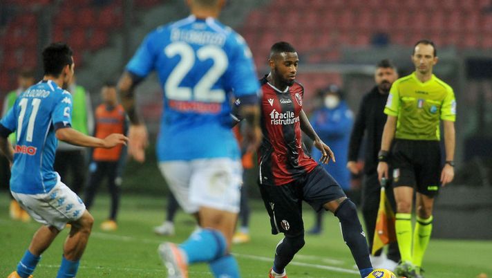BOLOGNA, ITALY - NOVEMBER 08: Stefano Denswil of Bologna FC in action during the Serie A match between Bologna FC and SSC Napoli at Stadio Renato Dall'Ara on November 08, 2020 in Bologna, Italy. (Photo by Mario Carlini / Iguana Press/Getty Images) 