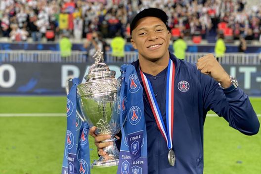 Mbappé (Twitter Mbappé) Mbappé (Twitter Mbappé)