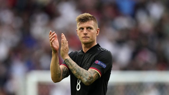 LONDON, ENGLAND - JUNE 29: Toni Kroos of Germany applauds the fans following defeat in the UEFA Euro 2020 Championship Round of 16 match between England and Germany at Wembley Stadium on June 29, 2021 in London, England. (Photo by Frank Augstein - Pool/Getty Images) LONDON, ENGLAND - JUNE 29: Toni Kroos of Germany applauds the fans following defeat in the UEFA Euro 2020 Championship Round of 16 match between England and Germany at Wembley Stadium on June 29, 2021 in London, England. (Photo by Frank Augstein - Pool/Getty Images)