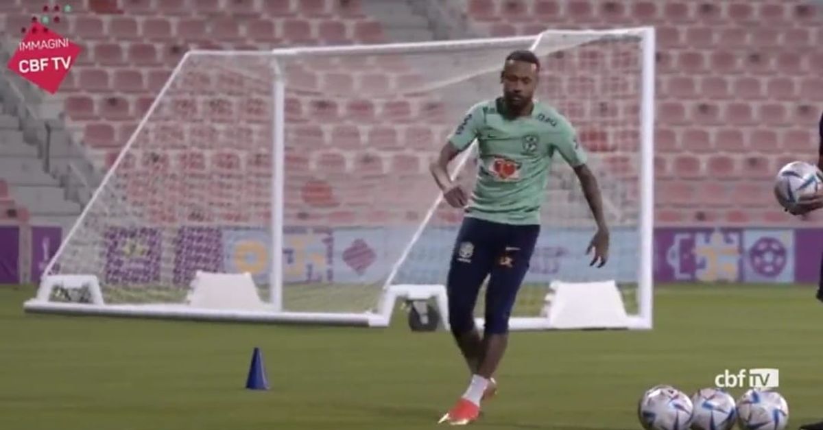 Brasile, buone notizie: Neymar si allena con il pallone | VIDEO