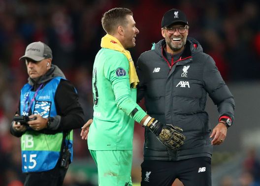 LIVERPOOL, ENGLAND - OCTOBER 02: Jurgen Klopp, Manager of Liverpool and Adrian of Liverpool celebrate during the UEFA Champions League group E match between Liverpool FC and RB Salzburg at Anfield on October 02, 2019 in Liverpool, United Kingdom. (Photo by Clive Brunskill/Getty Images) Toh chi si rivede! Moreno e il suo “nemico” Klopp: “Non mi è piaciuto il modo in cui mi ha trattato”- immagine 2