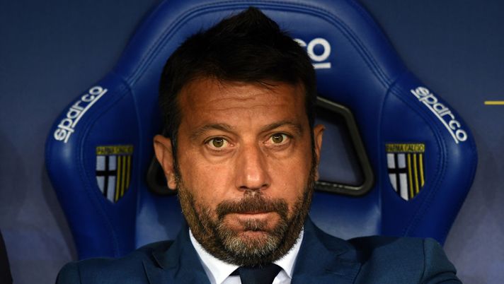 PARMA, ITALY - SEPTEMBER 30:  Roberto DAversa head coach of Parma Calcio  looks on during the Serie A match between Parma Calcio and Torino FC at Stadio Ennio Tardini on September 30, 2019 in Parma, Italy.  (Photo by Alessandro Sabattini/Getty Images) 