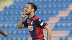Ounas (Crotone) segna, esulta e poi mostra tutti i messaggi razzisti ricevuti in privato. Ecco la schermata