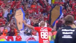 Derby di Porto Alegre: l’Internacional inguaia il Gremio, giocatori in festa con le…bare e la lettera B!